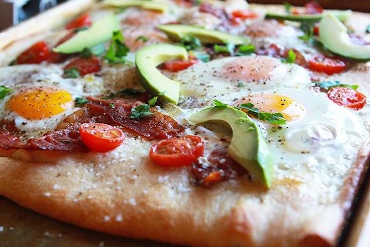 egg avo pizza